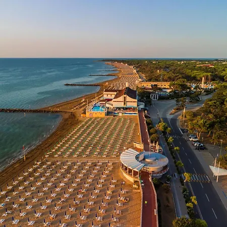 Seaside With Terrace Apartment Lignano Sabbiadoro
